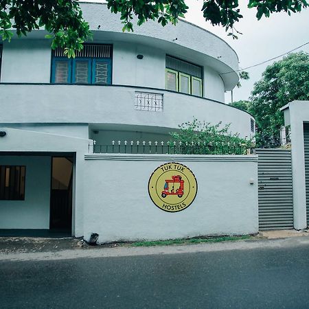 Tuk Tuk Hostels Colombo Exterior photo
